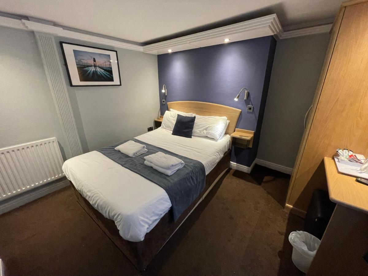 The George Hotel Γουίτμπι Εξωτερικό φωτογραφία